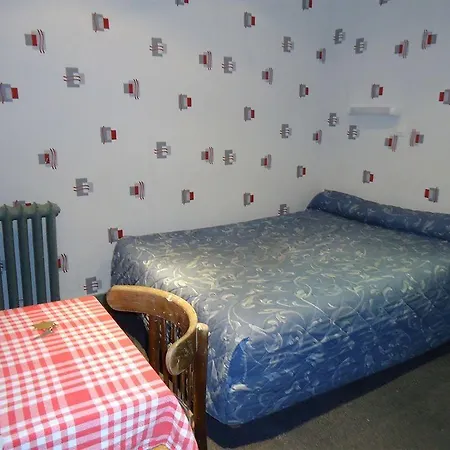 Des Arts Hotel *