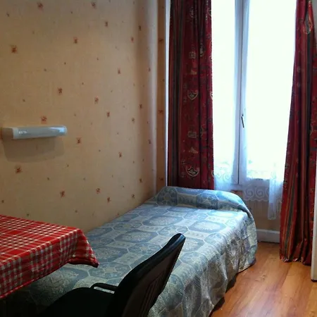 Des Arts Hotel *